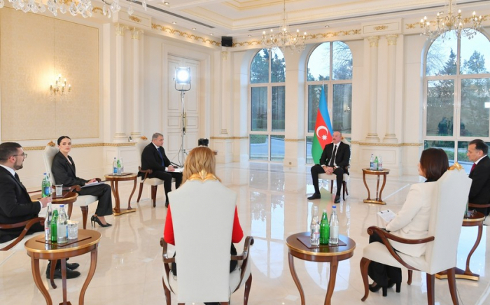   Le président Ilham Aliyev a accordé une interview aux chaînes de télévision locales  