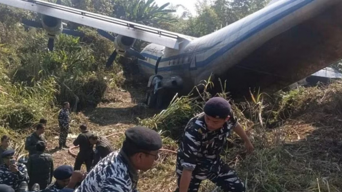 Un avión del Ejército de Myanmar se estrella en un aeropuerto de India