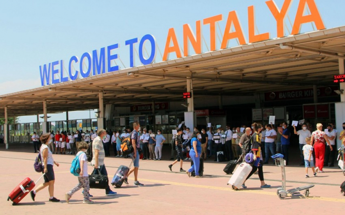 Antalya rekord sayda turist qəbul edib  
