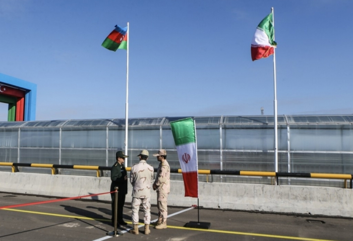 300 trucks pass through border checkpoint on Astarachay highway bridge in a day - Iranian minister 