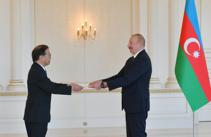  Präsident Aliyev nimmt die Beglaubigungsschreiben der neuen Botschafter entgegen 
