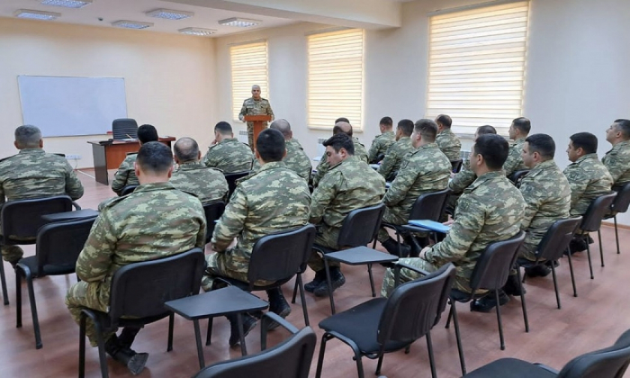 El ejército de Azerbaiyán celebra una sesión del personal de comando