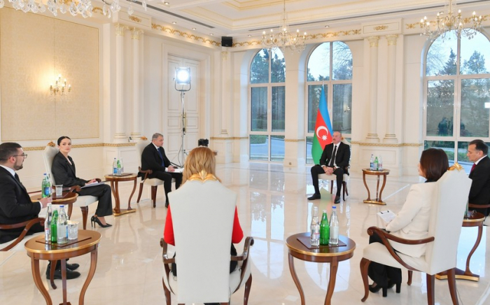   Präsident Ilham Aliyev gab lokalen Fernsehsendern ein Interview  
