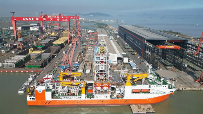   Chinesisches Bohrschiff will bis zum Erdmantel vordringen  