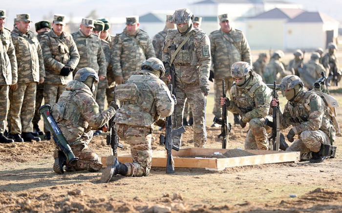   Kommandeure der aserbaidschanischen Armee haben die Aufgabe der Eroberung des bedingten Stützpunktes abgeschlossen   - FOTOS und VIDEO    