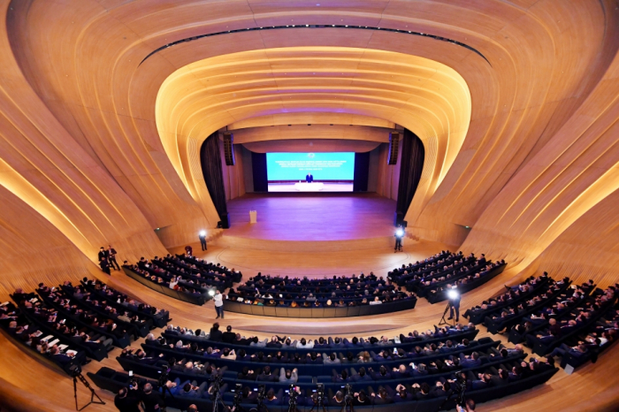 Se celebra la conferencia "Asociación entre el Estado y los empresarios: la base de una economía sostenible" en Bakú