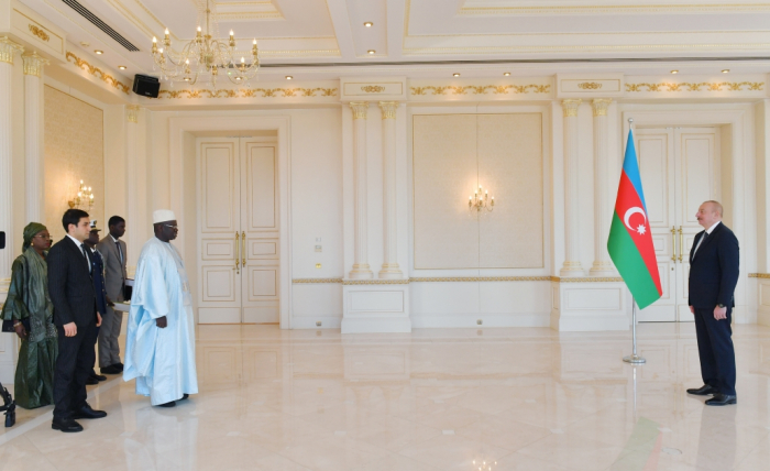 Ilham Aliyev reçoit les lettres de créance du nouvel ambassadeur du Sénégal en Azerbaïdjan