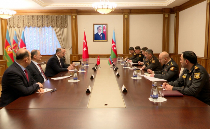 Azerbaijan’s defense minister meets with rector of Turkish National Defense Universityc