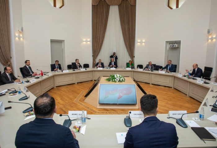   Aserbaidschanischer Energieminister führt Gespräche mit seinem türkischen Amtskollegen  