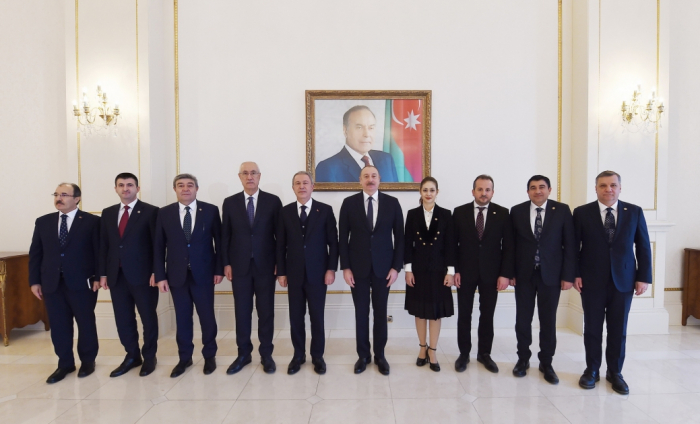   Präsident Ilham Aliyev empfängt eine türkische Delegation unter der Leitung von Hulusi Akar  