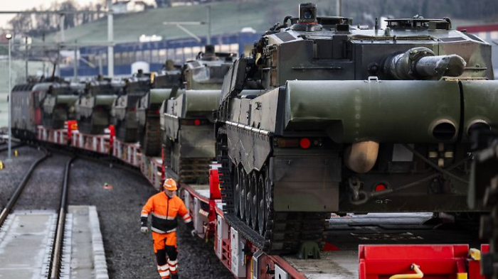   Schweizer Leopard-2-Panzer auf dem Weg nach Deutschland  
