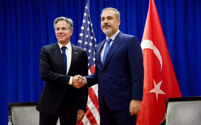   Treffen zwischen dem türkischen Außenminister und dem US-Außenminister hat in Istanbul begonnen  