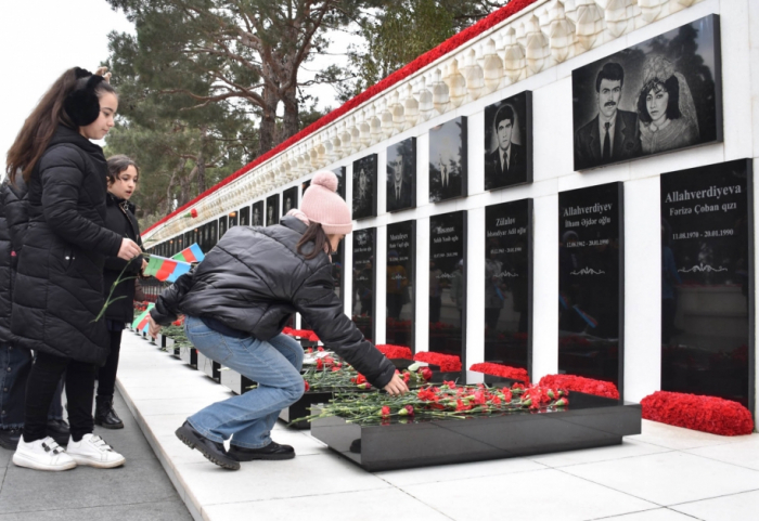   People of Azerbaijan pay tribute to 20 January martyrs  