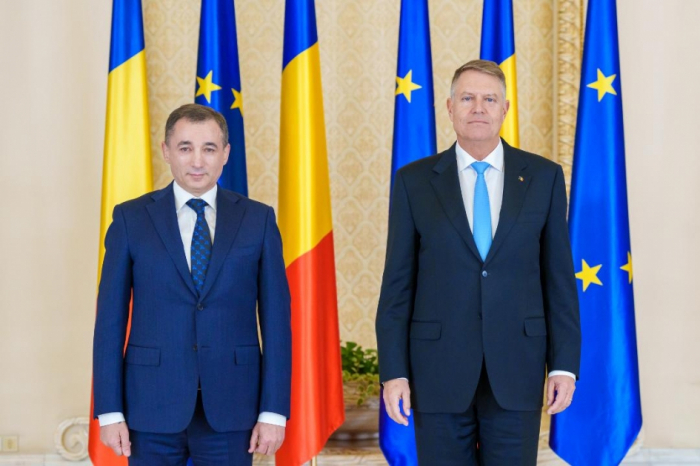 Azerbaijani ambassador presents his credentials to Romanian president