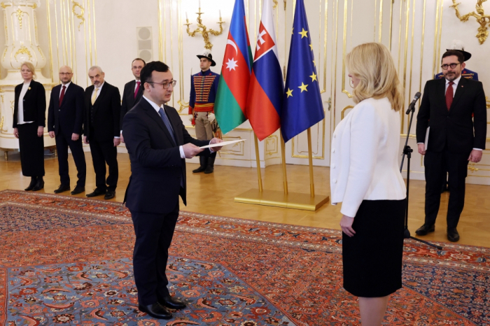 Azerbaijani ambassador presents his credentials to Slovak president