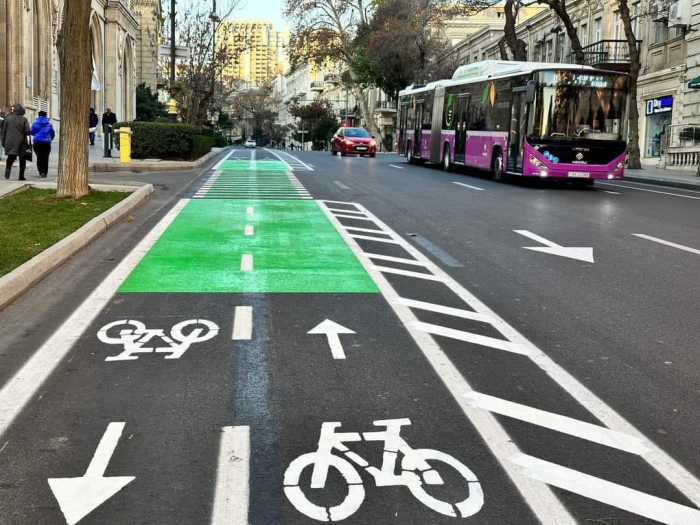    Bakıda Velosiped zolaqlarına baryerlər quraşdırıldı -    Foto         
