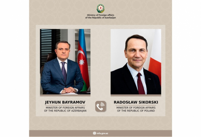 Canciller azerbaiyano discute la agenda regional con su homólogo polaco