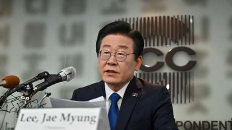  Acuchillan al principal opositor surcoreano mientras hablaba con periodistas 