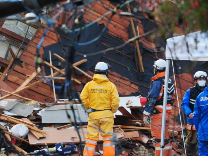 Japon: 110 morts dans le séisme du Nouvel An, la météo complique les recherches