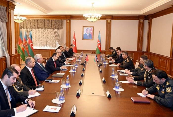   Azerbaiyán y Türkiye discuten la cooperación militar  