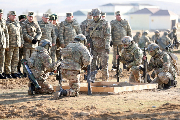   Continúan los entrenamientos en el equipo en el Ejército de Azerbaiyán  