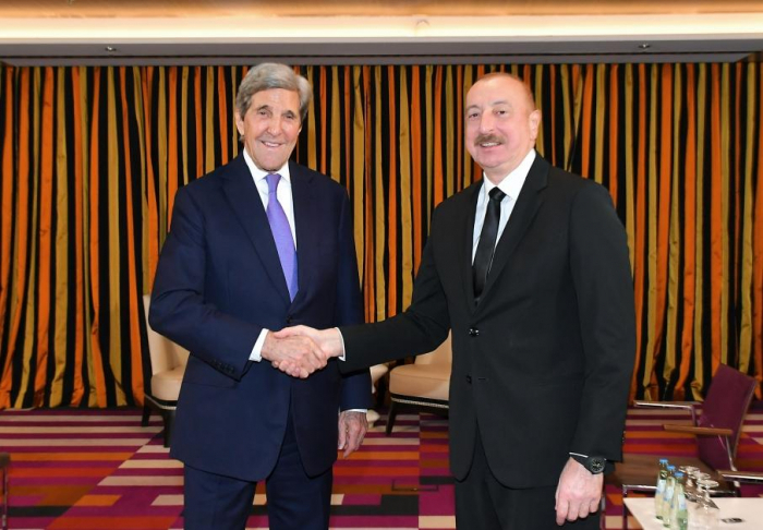  Ilham Aliyev invitó a John Kerry a visitar Azerbaiyán 