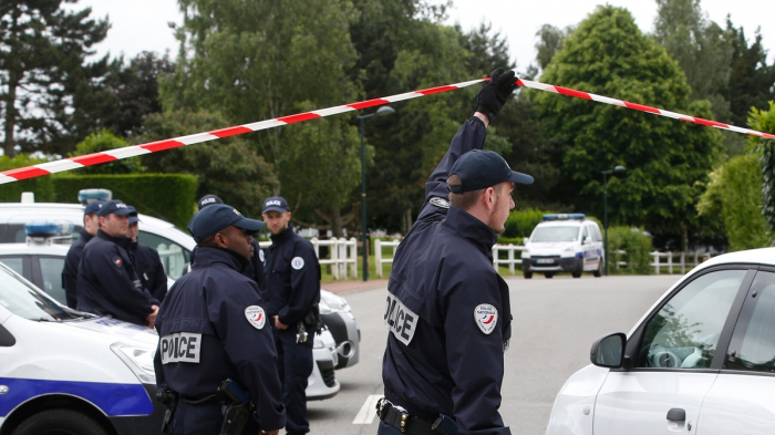  Paris yaxınlığında    400 kq narkotik, silah və 200 min avro    ələ keçirilib 