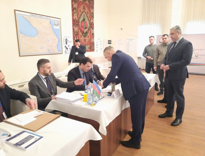   Wahllokal der aserbaidschanischen Botschaft in der Ukraine öffnet seine Türen für Wähler  