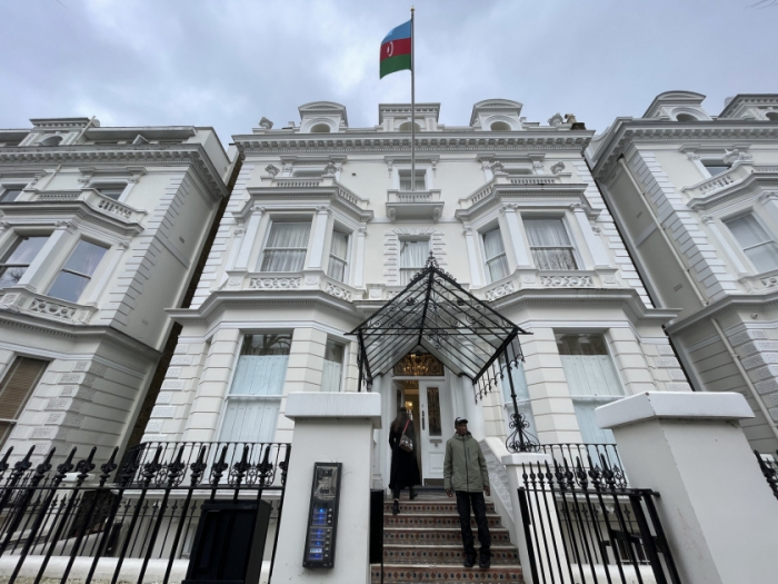  Continúa la votación en la Embajada de Azerbaiyán en el Reino Unido 