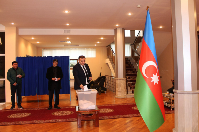 Azerbaijani embassy in Uzbekistan hosts voting for snap presidential election 