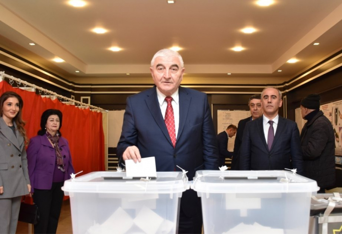 Chairman of Central Election Commission of Azerbaijan votes in snap presidential election