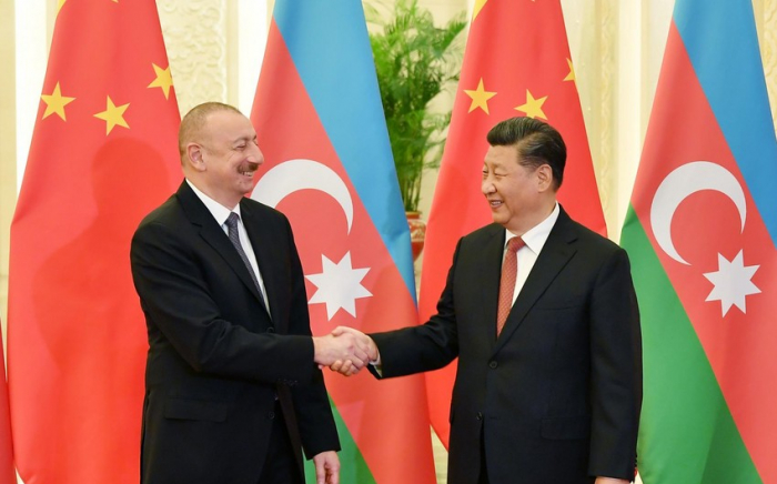  Xi Jinping gratuliert dem Präsidenten Ilham Aliyev 