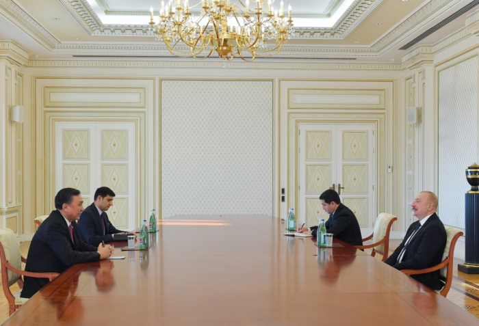 Aserbaidschanischer Präsident empfängt den Generalsekretär der Organisation Türkischer Staaten 