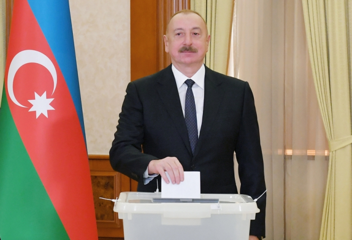Les candidats à l’élection présidentielle félicitent le président Ilham Aliyev pour sa brillante victoire