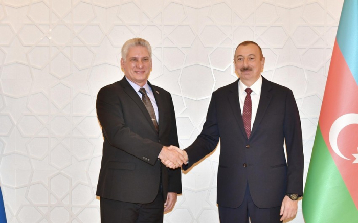  Kubanischer Staatschef gratuliert dem Präsidenten Ilham Aliyev 
