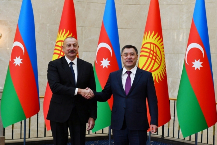  Sadir Japarov felicitó al presidente Ilham Aliyev 
