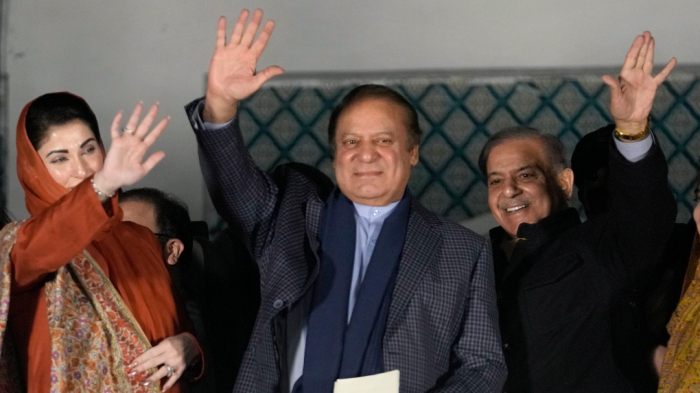 Pakistan ex-PM Nawaz Sharif claims poll win, seeks coalition