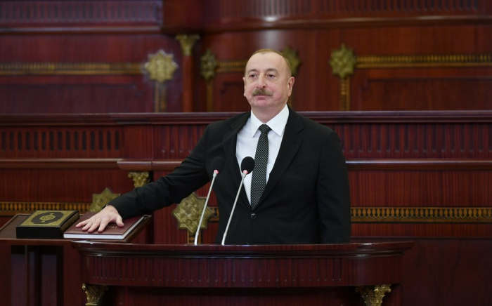   Präsident Ilham Aliyev legte den Eid ab und hielt bei der Zeremonie eine Rede  