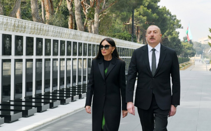  President Ilham Aliyev pays tribute to Azerbaijani martyrs - PHOTOS