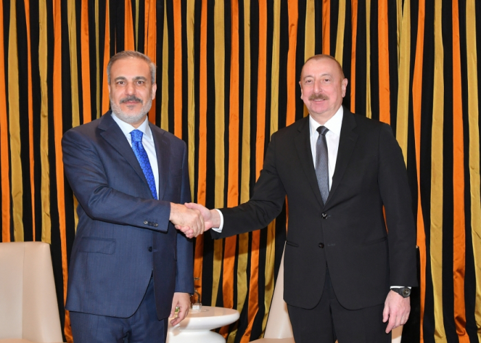   Ilham Aliyev trifft sich mit dem Außenminister der Türkei  