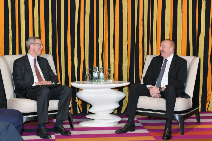   Ilham Aliyev trifft sich mit dem Geschäftsführer des Ostdeutschen Wirtschaftsverbandes  