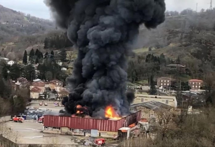    Fransada ekoloji fəlakət:    900 ton litium batareyası yanıb