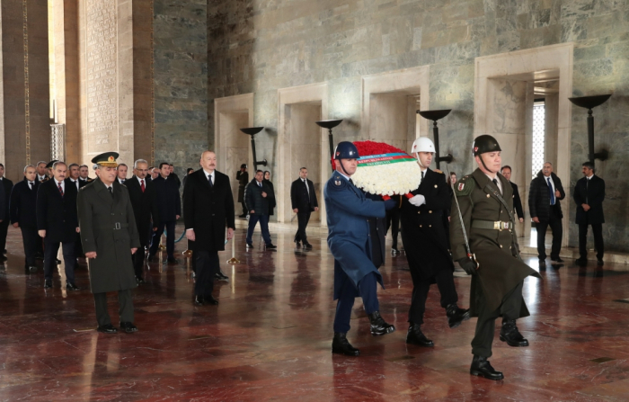  Präsident Ilham Aliyev besucht Anitkabir in Ankara - FOTOS