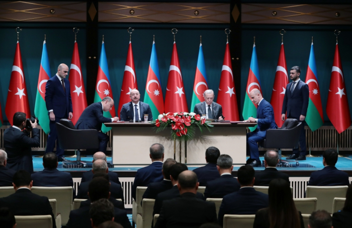   Aserbaidschan und Türkei unterzeichneten Dokumente  