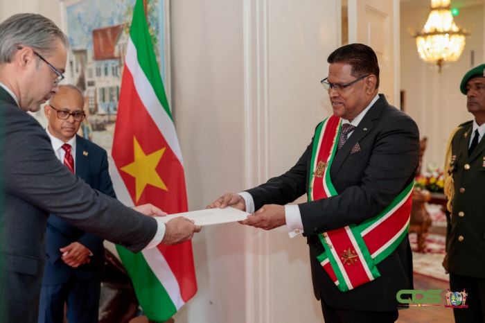 Azerbaijani ambassador presents his credentials to Surinamese President