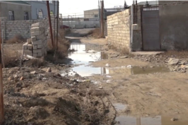 Kürdəxanıda kanalizasiya suları evlərə dolur    - VİDEO     
