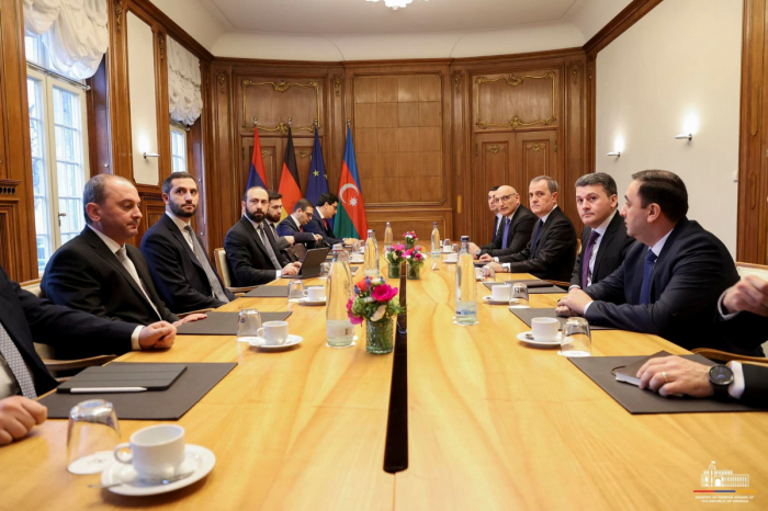   Treffen zwischen den Außenministern Aserbaidschans und Armeniens beginnt  