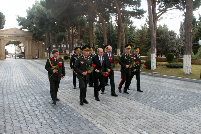   Beamte des türkischen Verteidigungsministeriums besuchen das nach Heydar Aliyev benannte Militärinstitut Aserbaidschans  