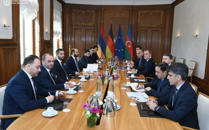   Verhandlungen zwischen den Außenministern Aserbaidschans und Armeniens über den Entwurf eines Friedensabkommens hat begonnen   - Tag 2    