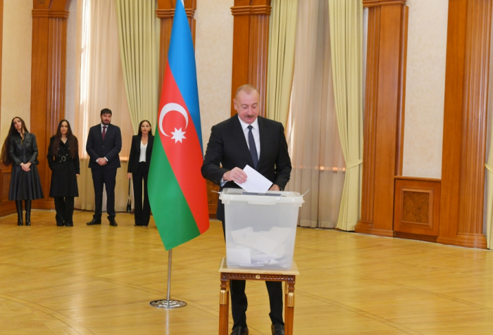 President Ilham Aliyev, First Lady Mehriban Aliyeva and family members vote in Khankendi - VIDEO